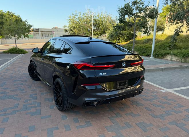 ב מ וו X6