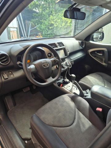 טויוטה RAV4