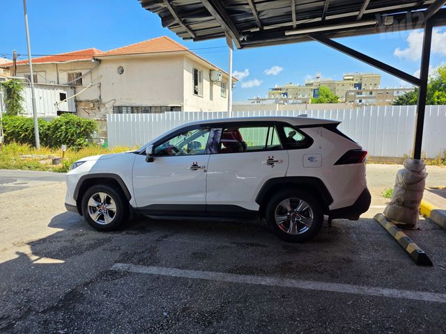 מודעת רכב טויוטה RAV4