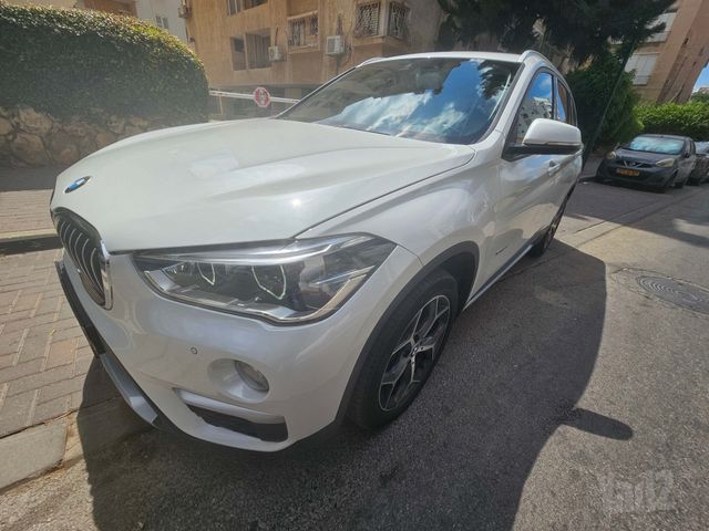 ב מ וו X1