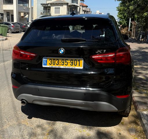 ב מ וו X1