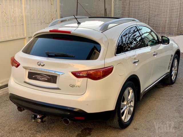 אינפיניטי QX70