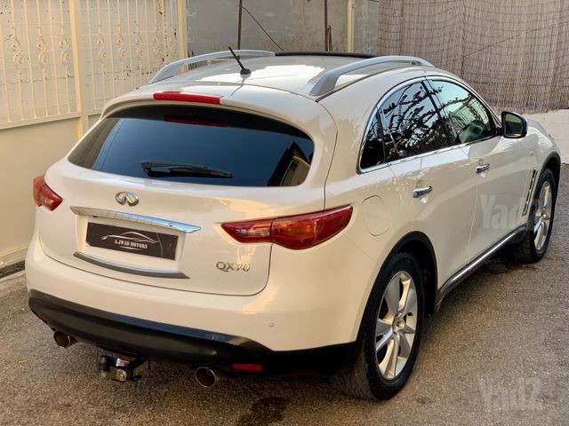 אינפיניטי QX70