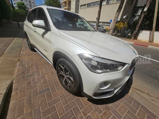 ב מ וו X1