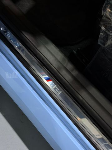 ב מ וו M2 