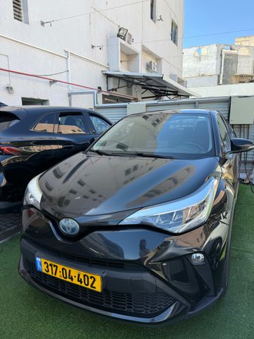 מודעת רכב טויוטה C-HR