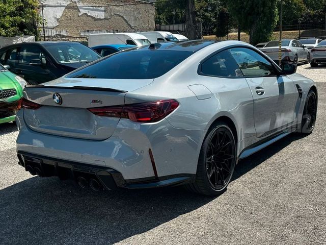 ב מ וו M4