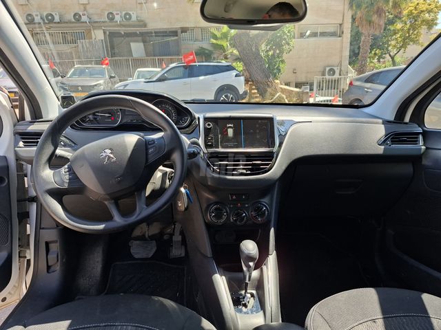 פיג'ו 208