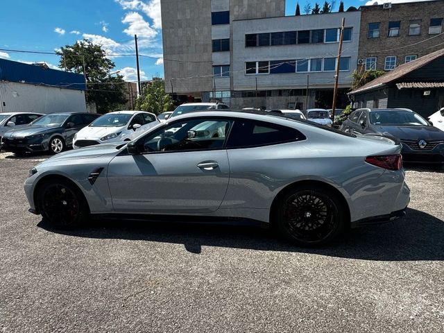 ב מ וו M4
