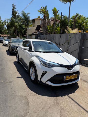 מודעת רכב טויוטה C-HR