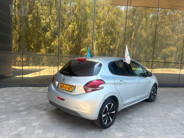 פיג'ו 208