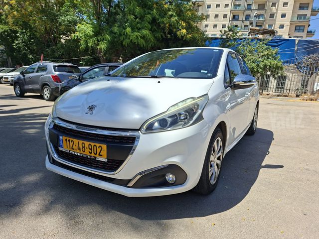 פיג'ו 208