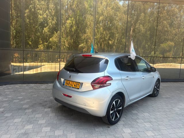 פיג'ו 208