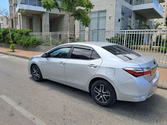 טויוטה קורולה