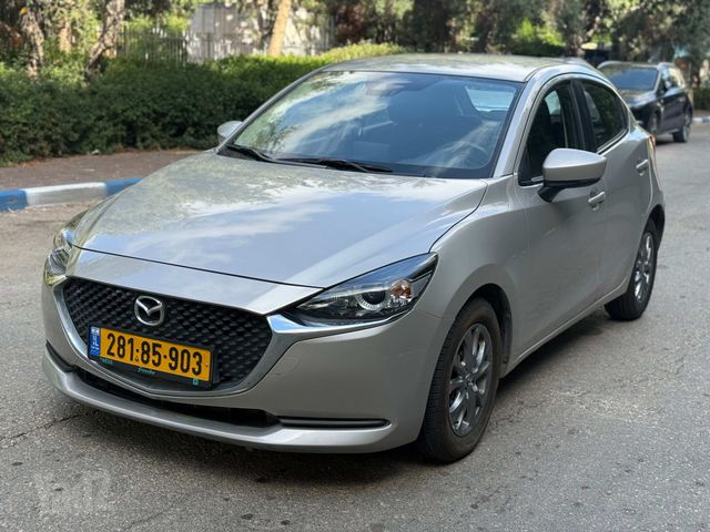 מודעת רכב מאזדה 2