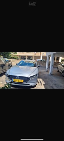 מודעת רכב מאזדה 3