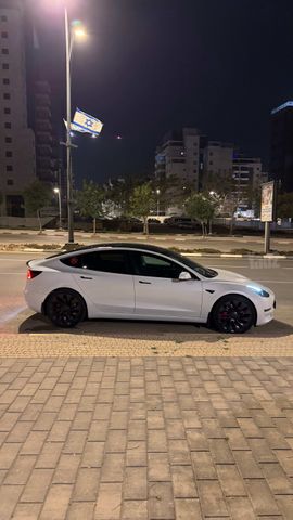 טסלה מודל 3