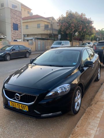 וולוו V40