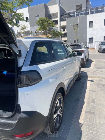 פיג'ו 5008