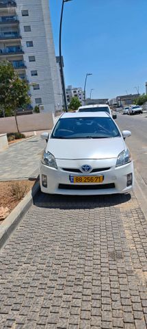 טויוטה פריוס