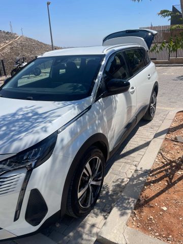 פיג'ו 5008