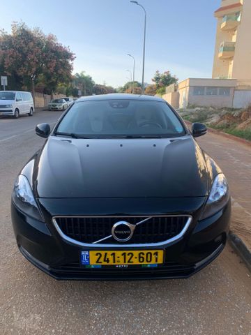 וולוו V40