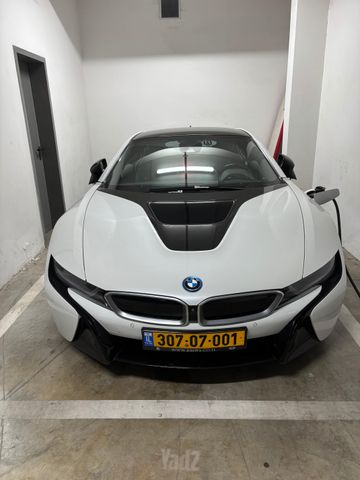 ב מ וו i8