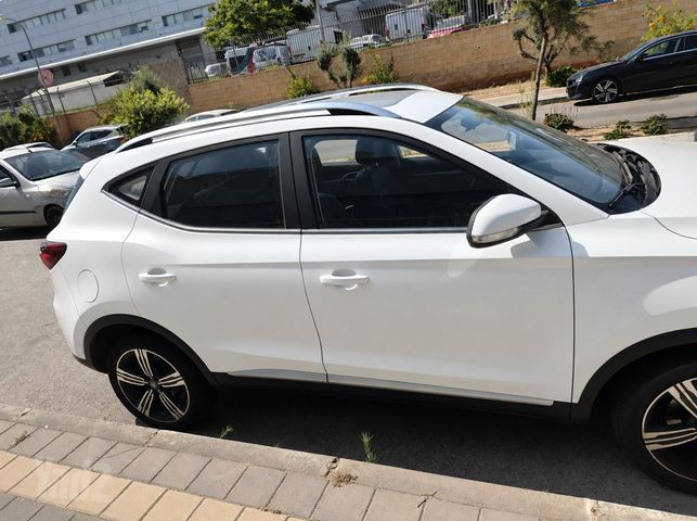 מודעת רכב אם ג'י ZS