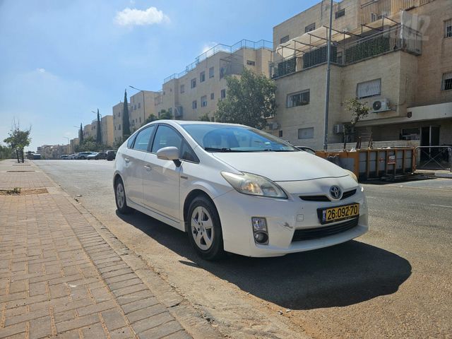 טויוטה פריוס