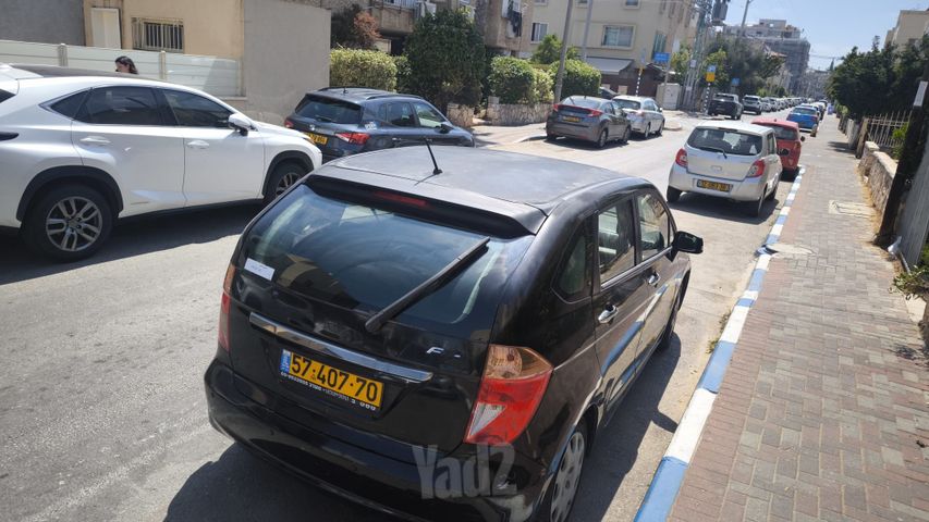 מודעת רכב הונדה FR-V