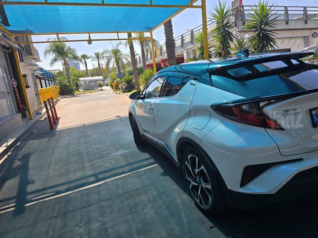 מודעת רכב טויוטה C-HR