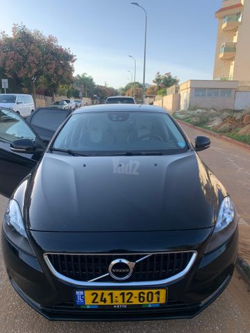 וולוו V40