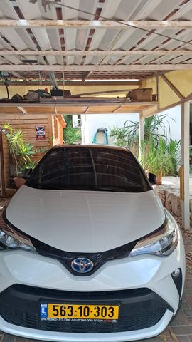מודעת רכב טויוטה C-HR