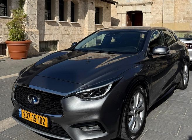 אינפיניטי Q30