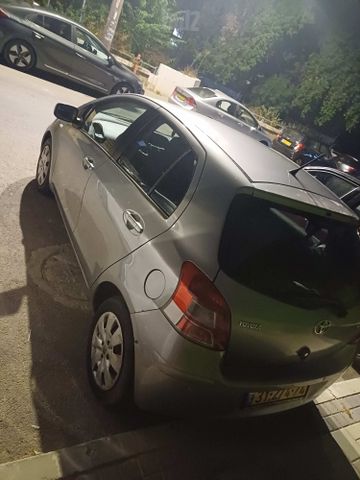טויוטה יאריס