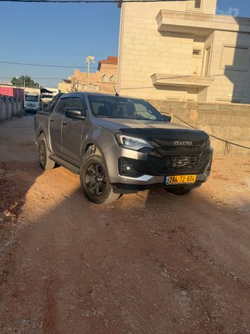 איסוזו די-מקס