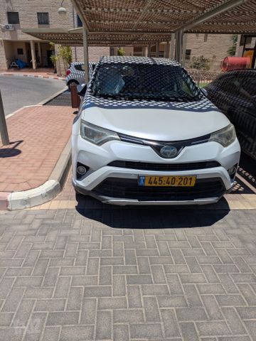 טויוטה RAV4