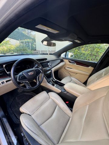 קאדילק XT5
