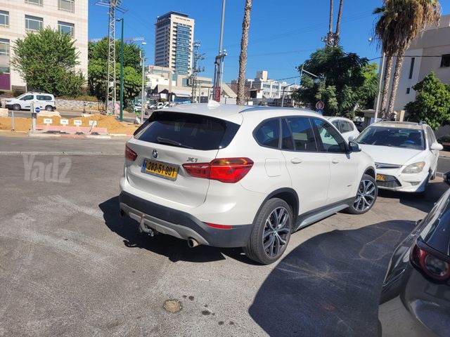 ב מ וו X1
