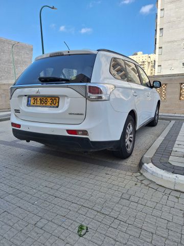 מיצובישי אאוטלנדר
