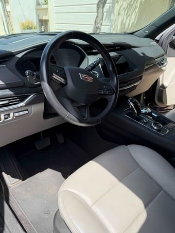 קאדילק XT4