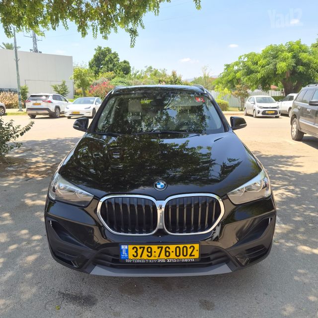 ב מ וו X1