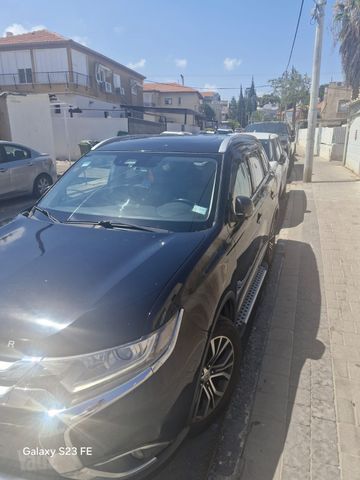 מיצובישי אאוטלנדר