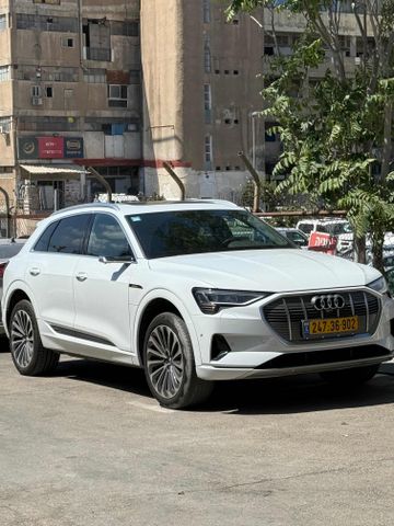 מודעת רכב אאודי E-tron