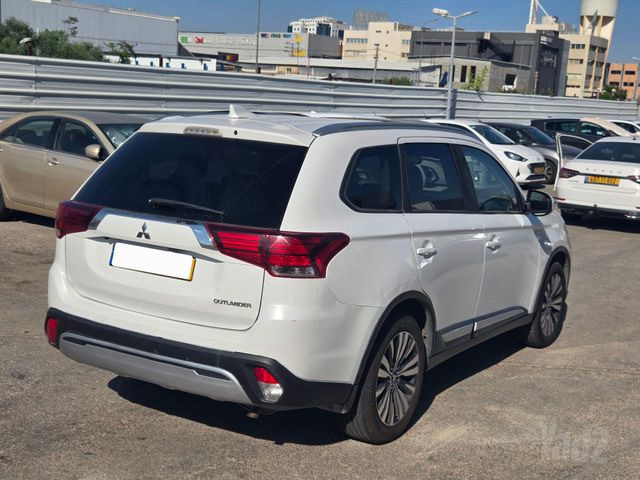 מיצובישי אאוטלנדר