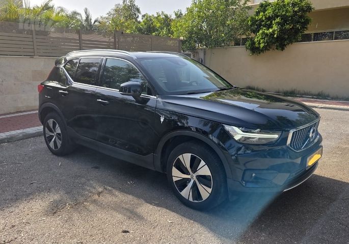 מודעת רכב וולוו XC40