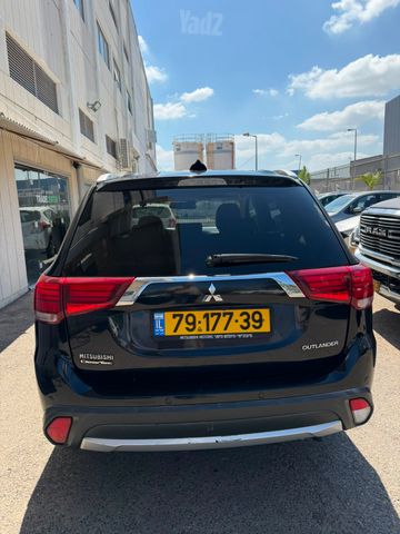 מיצובישי אאוטלנדר