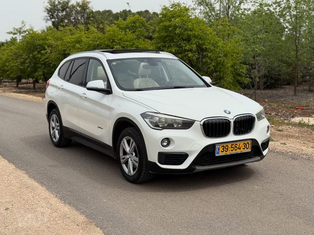 ב מ וו X1