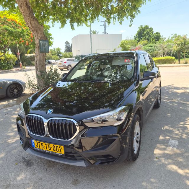 ב מ וו X1