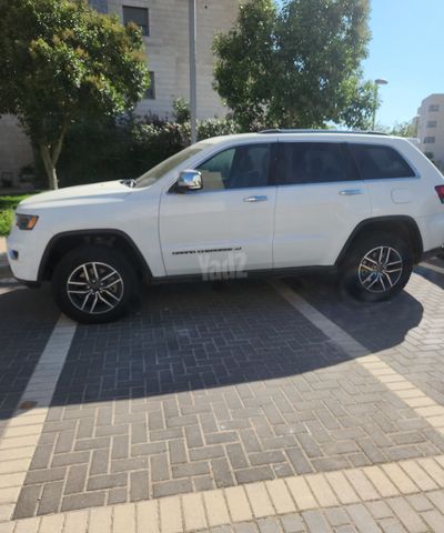 מודעת רכב ג'יפ גרנד צ'ירוקי